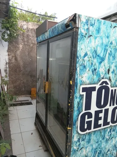 Geladeira 2 portas p distribuidora ou bar.