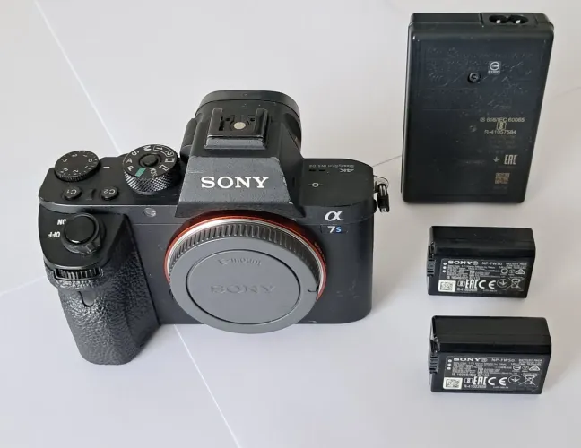 Sony A7SII - Kit com carregador e baterias NP FW50