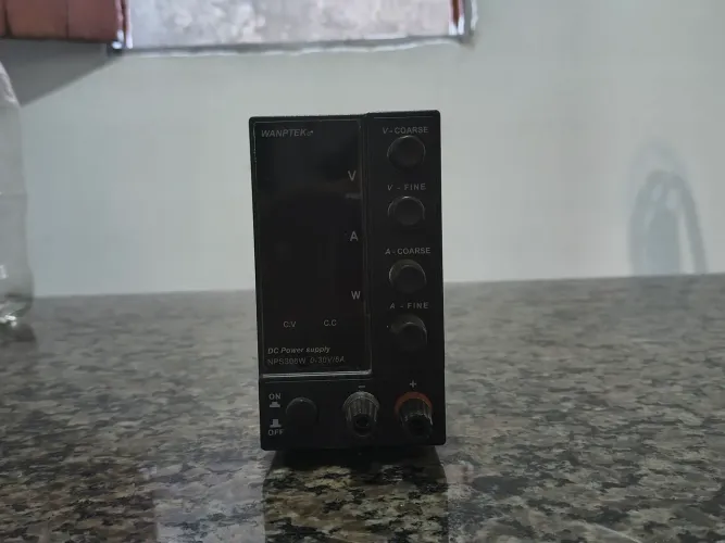 Fonte de bancada 30v
