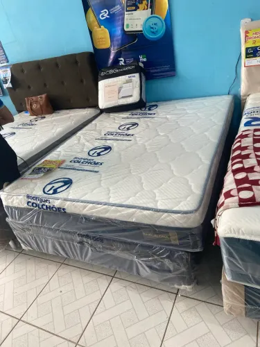 Cama Casal 1600 / molas ensacadas , suporta 120 Kg medida 138/188
