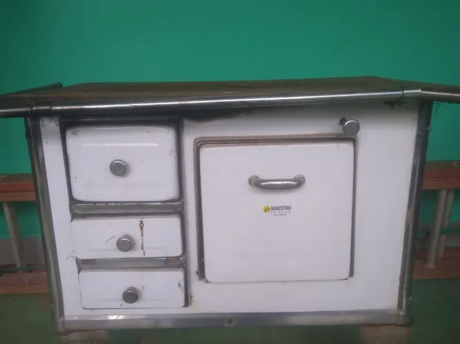 Vendo fogão a lenha de ferro