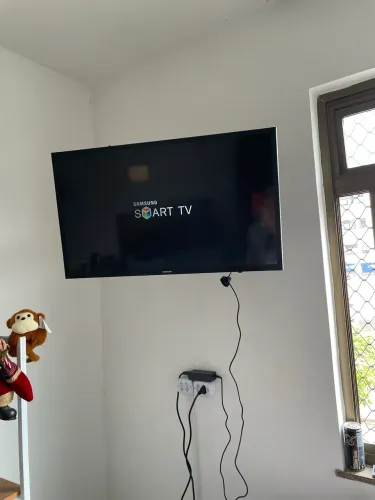 Smart TV Samsung 32 + Suporte de Parede ? Excelente Estado