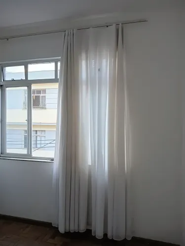 Cortina para janela de 2 metros com forro de brim e parte externa de linho sintético