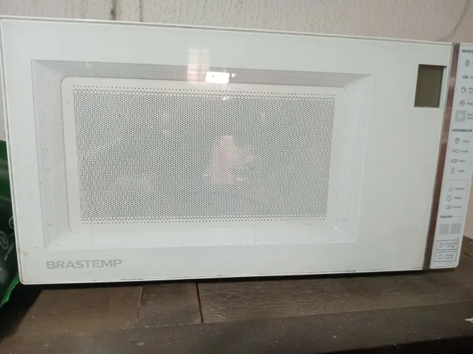 Vendo micro-ondas semi novo sem o prato