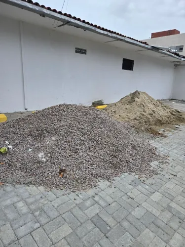 DOA-SE AREIA E PEDRA