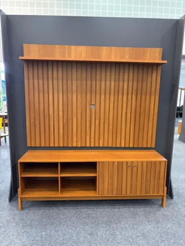Sua Sala Mais Sofisticada: Painel Trend Ripado para TV até 70" com Bancada Moema 100% MDF