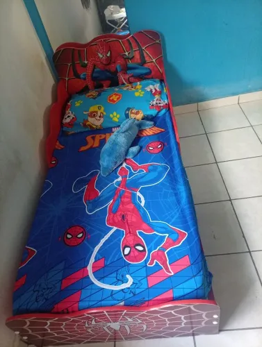 Cama homem baranha infantil,bem conservada com colchão ,nunca usada