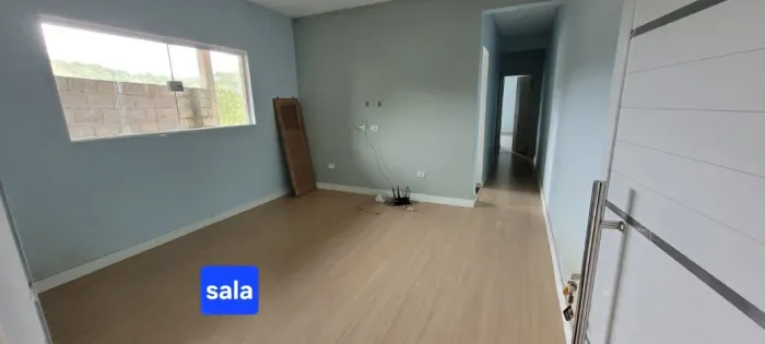 VENDE-SE CASA