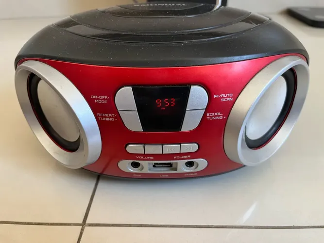 Aparelho de som portátil AM/FM e USB Mondial