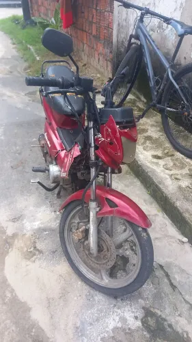 Vendo essa cinquentinha muito boa nada para fazer só pegar e rodar pega na partida e no p