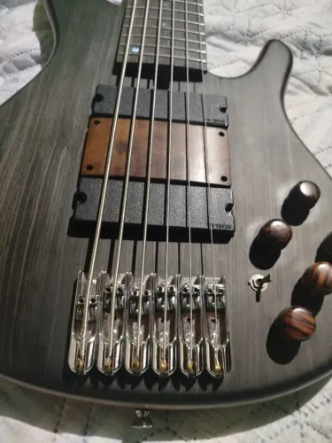 Contrabaixo Tagima Millenium 6c Ativo