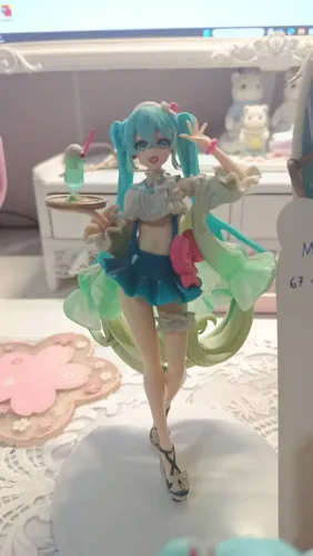 Hatsune Miku figure summer prize
