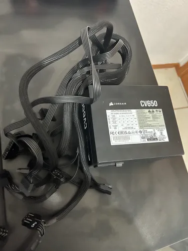 Vendo Fonte Corsair CV650