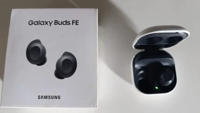 Galaxy Buds FE Na caixa com Acessórios originais (Apenas lado Direito)