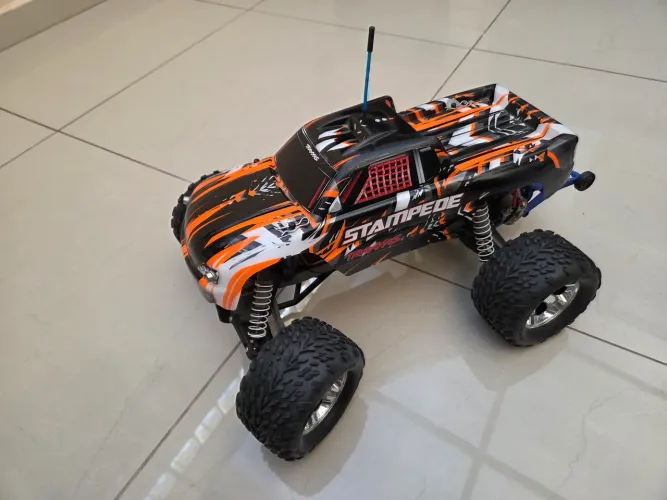 Automodelo traxxas stampede!