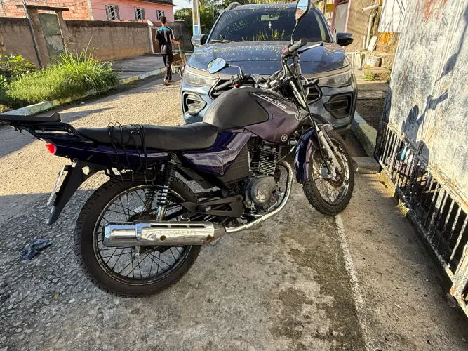 Moto ybr 2005 ed com a roupa da factor