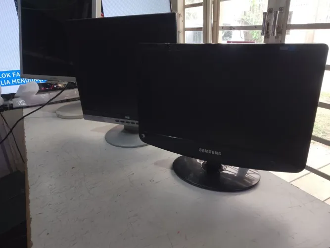 Monitores três