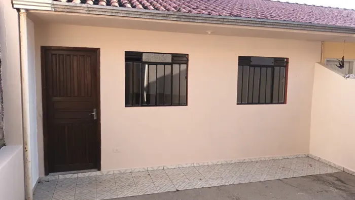 Casa com 2 Quarto(s) e 1 banheiro(s) para Alugar, 45 m² por R$ 1850 / Mês