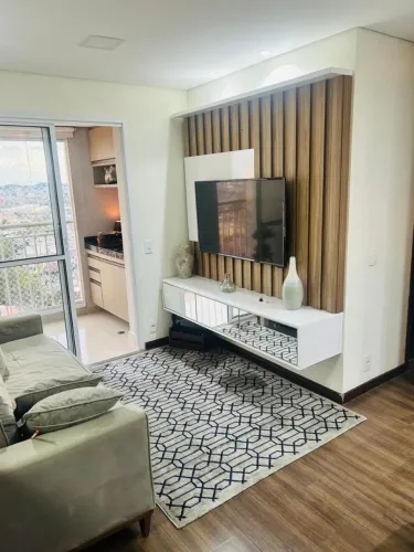 Alugo apartamento todo imobiliado com móveis planejados.