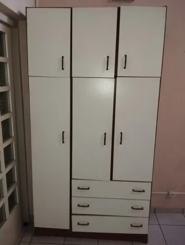 Guarda-Roupa 3 Portas com Maleiro e 3 Gavetas