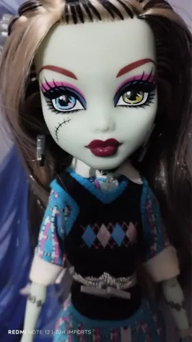 Boneca Frankie schools out monster high