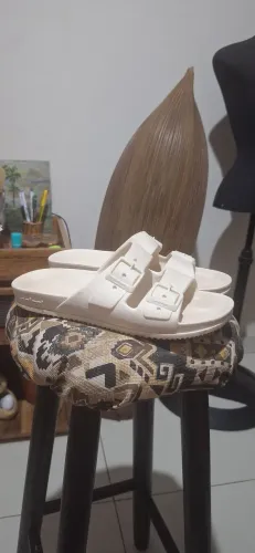 Chinelo colcci 