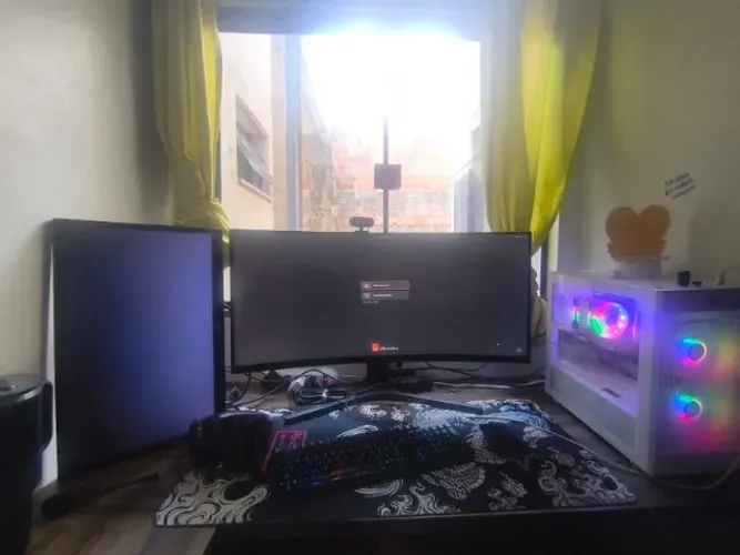 PC Xeon 6 núcleos 16GB SSD 512GB + monitor LG e teclado
