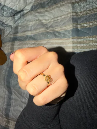 Anel de ouro com um coração