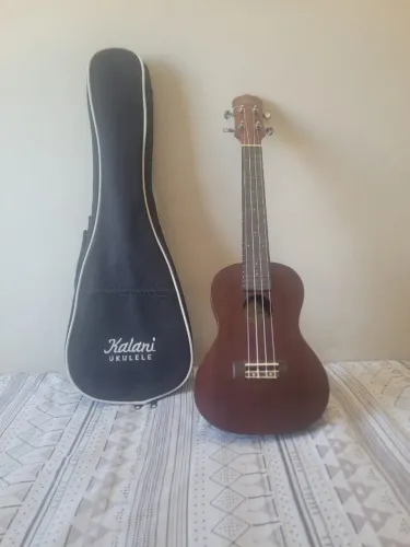 Ukulele Acústico Kalani Concerto KAL200CT + Bag Original