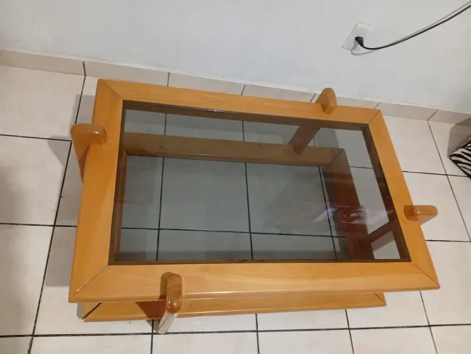 Mesa de centro Retangular madeira maciça + vidro fumê