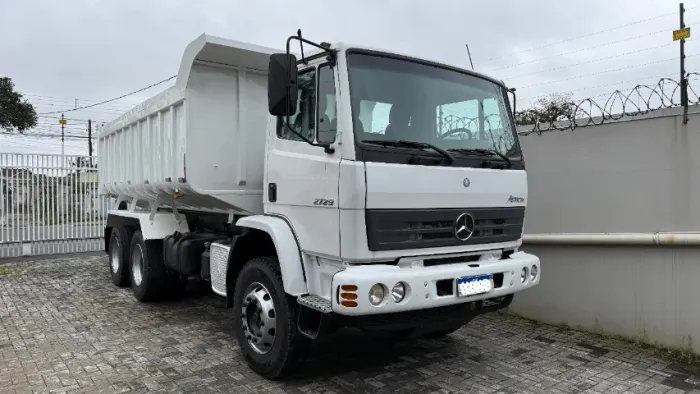 Mercedes Benz 2729 K - 6x4 Traçado - 229.907 km - Ano 2014 - Basculante - Ótimo estado