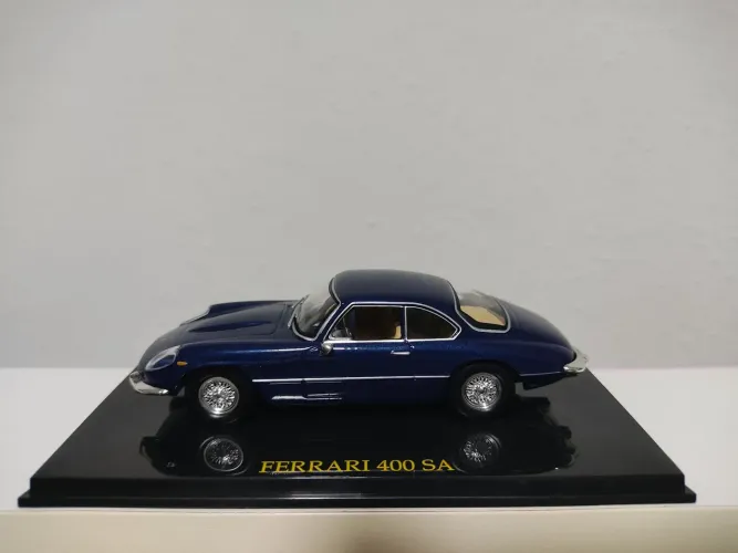 MINIATURA FERRARI 400 SA