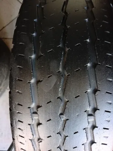 PNEUS 205/70/15 8 LONAS CONTINENTAL,, $250, CADA.