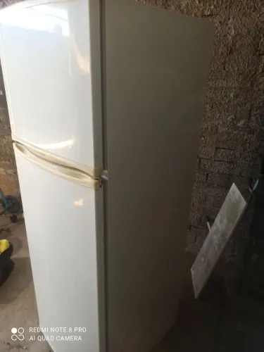 vendo geladeira gelo seco 360 litros
