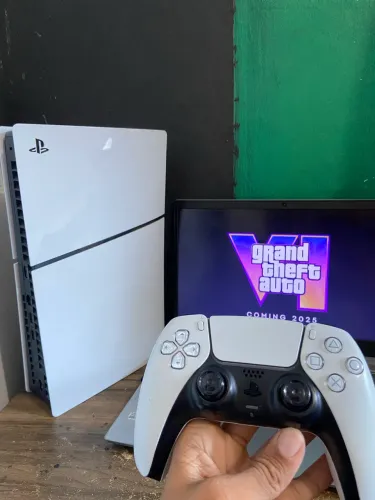 PS5 Slim Digital 1TB - Estado de Novo!