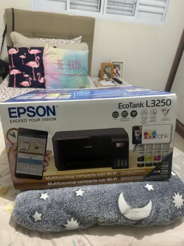 Vendo impressora Epson lacrada na caixa, nunca usada! Com nota.