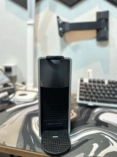 Máquina Nespresso Essenza Mini