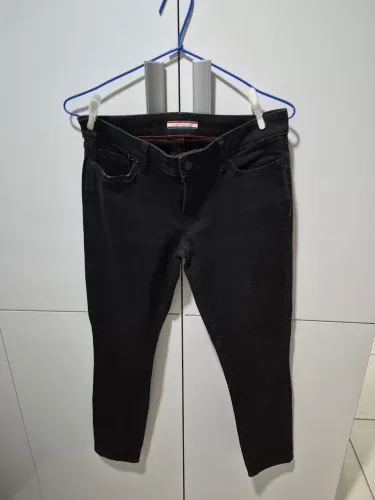 Calça preta Tommy Hilfiger. Tamanho 38.