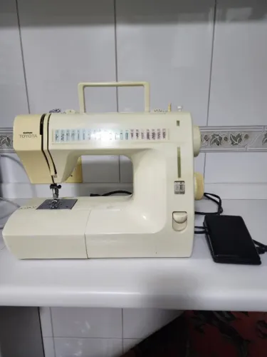 Maquina de costura Toyota Knitaxx