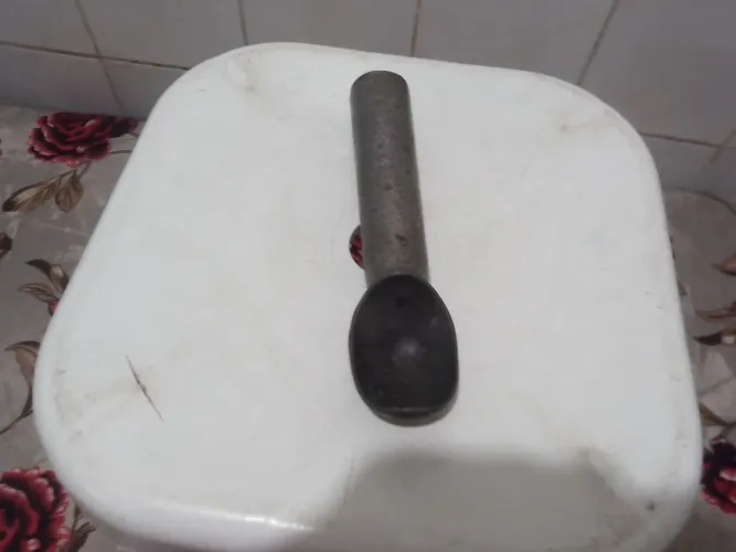 Vendo uma forma pra picolé 22 furo e uma conxa pra sorvete 