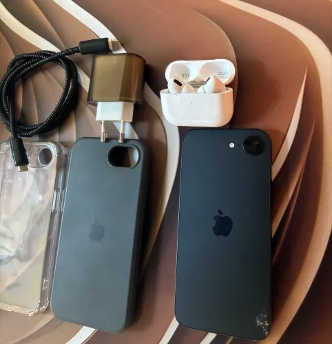 iPhone 16e 