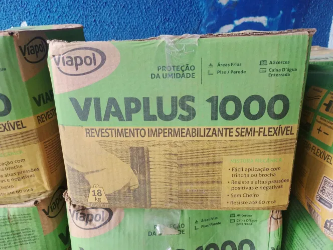 Impermeabilizante viaplus 1000 cx 18kg  total de 13 cxs cd cx 45$ não entrego 