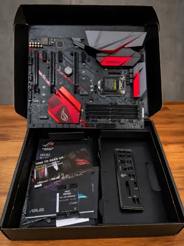 Placa-mãe ASUS ROG Strix Z370-H Gaming | Excelente Estado