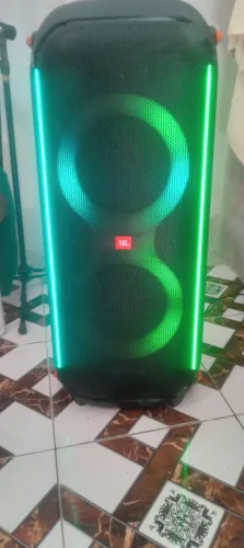 Vendo caixa de som jbl710 semi nova