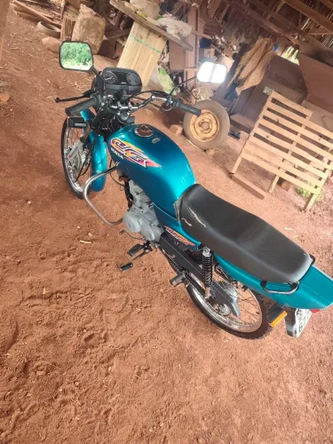 Titan 99 único dono