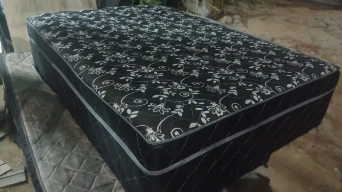 Cama box solteiro com 10 centímetros de espuma reforçada direto de fábrica