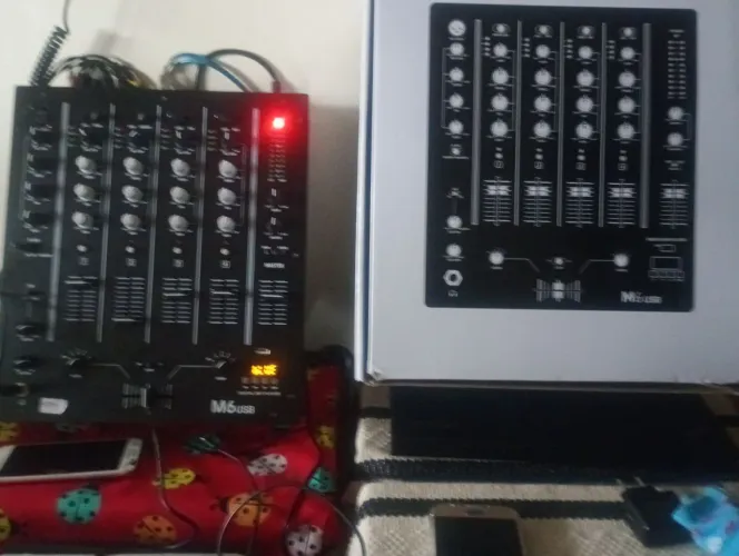 Mixer m6usb performance semi novo na caixa
