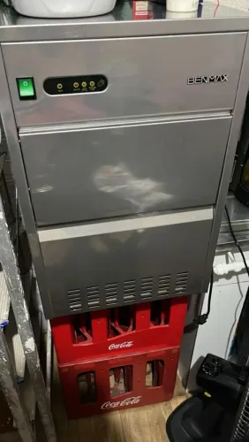 Máquina de fazer gelo Benmax Super Ice em aço inox