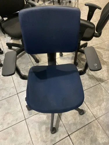 Cadeira escritório com regulagem 