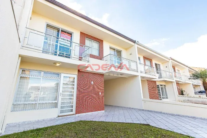 Casa em condomínio fechado com 3 quartos e 2 vagas à venda no Santa Cândida